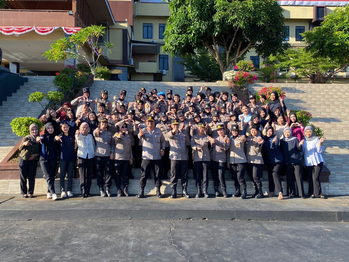 Kapolda Sulbar Beri Kejutan Spesial di Hari Jadi Polwan ke-77 dengan Lagu Ciptaan Sendiri