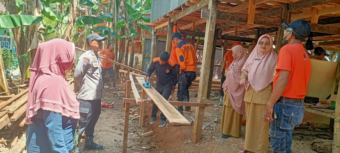Sambangi Wilayah Dan Memantau Kegiatan Bedah Rumah Oleh BPBD Kota.Makassar