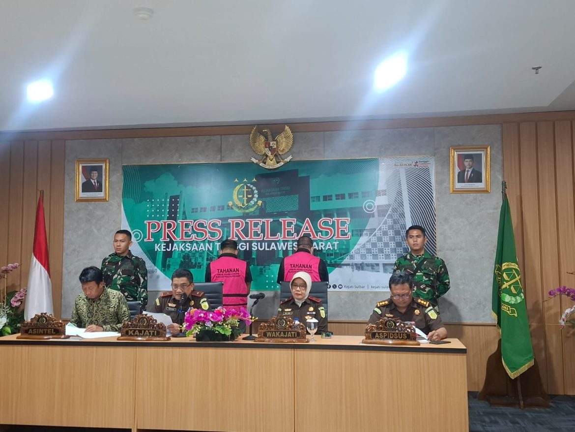 Mamuju, — Kejaksaan Tinggi Sulawesi Barat (Kejati Sulbar) resmi menahan dua orang tersangka dalam kasus dugaan tindak pidana korupsi