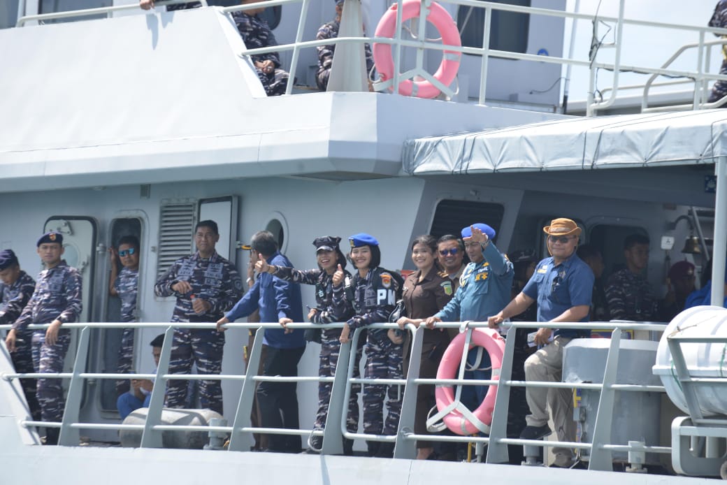 Polisi Militer Kodaeral VI Melaksanakan Pengawalan Dan Rolakhir Acara Bakti Sosial di Kepulauan Selayar