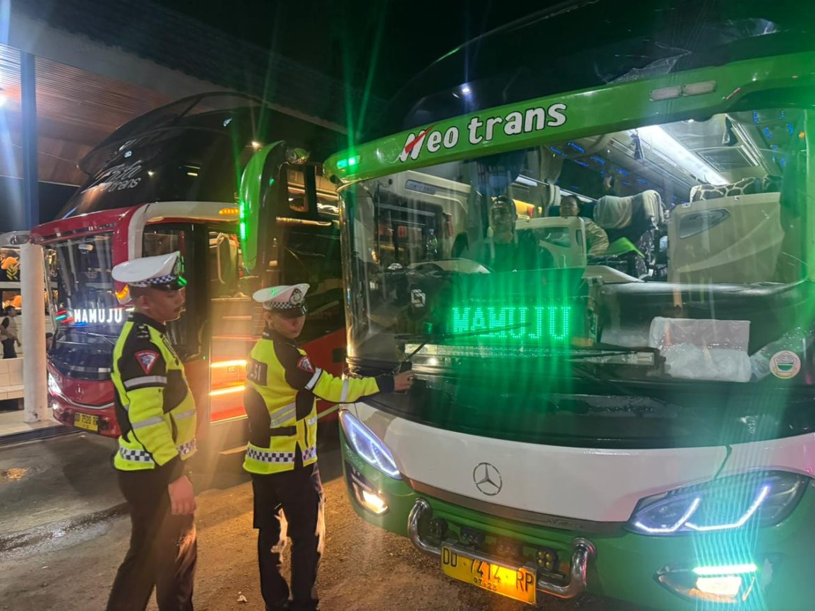 Ditlantas Polda Sulbar Perketat Pengawasan Armada Bus, Pastikan Keselamatan Penumpang di Terminal Simbuang Mamuju