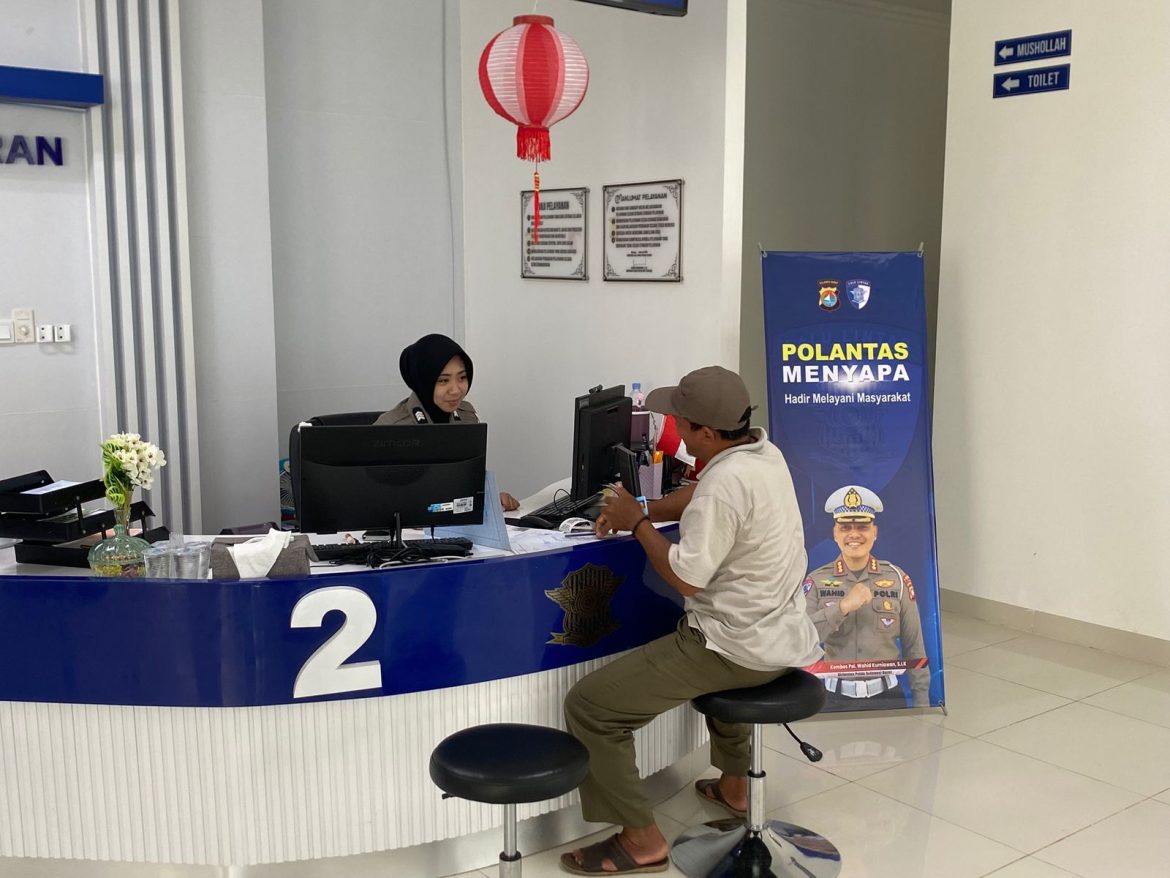 Ditlantas Polda Sulbar Gencarkan Program ‘Polantas Menyapa’, Berikan Pelayanan Prima untuk Masyarakat