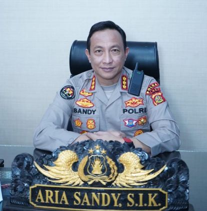 Polda Bali Bongkar Kebun Ganja Hidroponik Dua WNA di Denpasar: Polisi Ajak Masyarakat Perangi Narkoba.