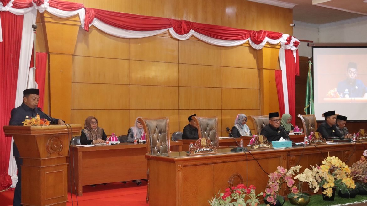 Bupati Sidrap Hadiri Rapat Paripurna Penetapan Dua Ranperda Inisiatif DPRD