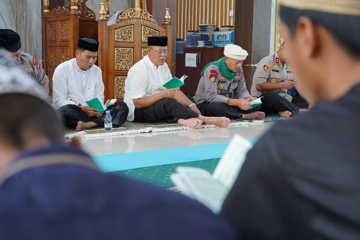 Lewat Jumat Berkah, Polda Sulbar Teguhkan Citra Polri yang Humanis dan Peduli Sesama