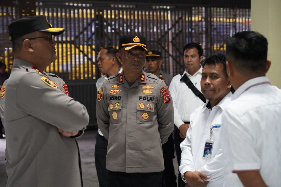 Kunjungi Gudang Bulog Sarudu, Kapolda Sulbar Dukung Kesejahteraan Petani Jagung