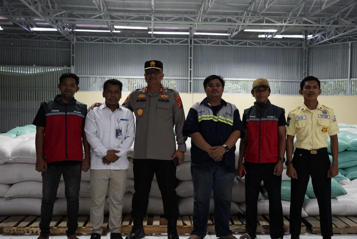 Kapolda Sulbar Tinjau Gudang Jagung Bulog di sarudu , Tekankan Penyerapan Hasil Panen Petani