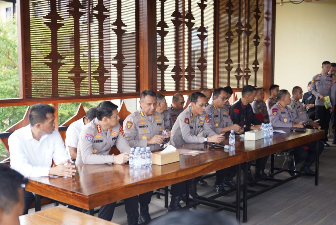 Kapolda Sulbar Tekankan Evaluasi Kinerja dan Pelayanan Publik dalam Anev Mingguan