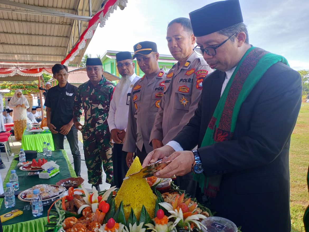 Bangkitkan Semangat Nasionalisme, Kankemenag Pasangkayu Gelar Upacara Peringatan Hari Santri Nasional tahun 2025