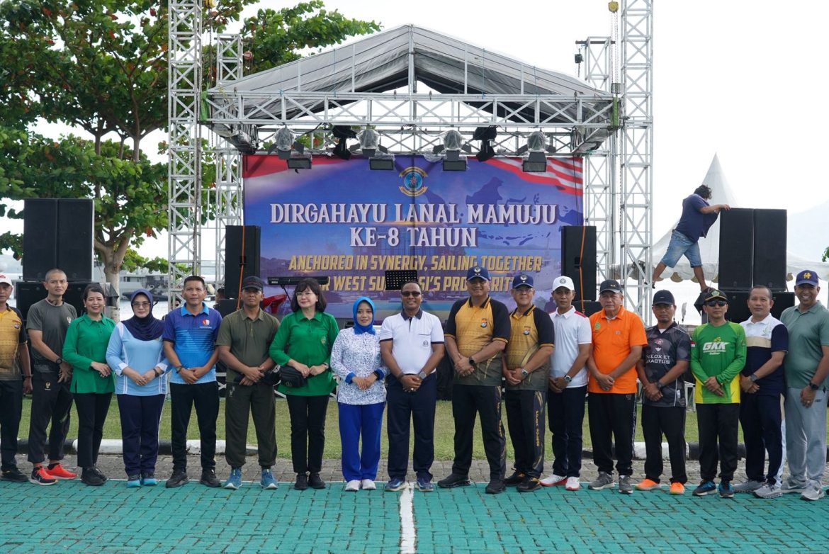 Kapolda Sulbar Hadiri dan Meriahkan Olahraga Bersama di Lanal Mamuju, Sinergitas TNI-Polri Semakin Solid