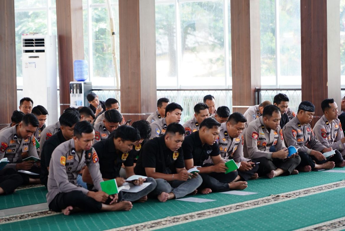 Sentuh Hati Personel, Kapolda Sulbar Ajak Anggota Polri Wujudkan Surga dengan Amal Kebaikan