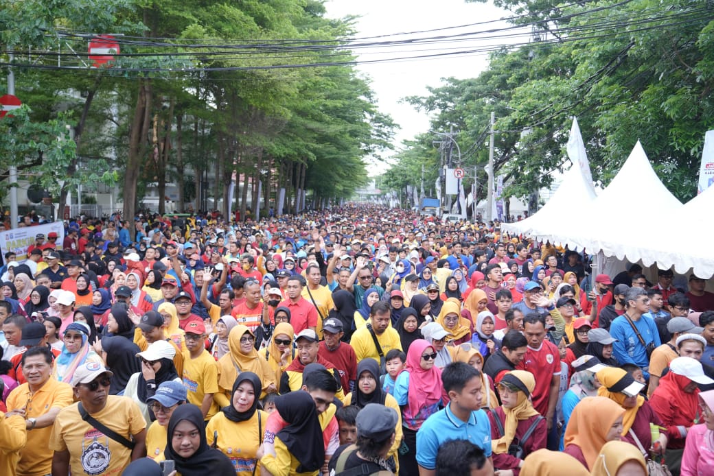 Semarak Jalan Santai Warnai HUT ke-54 Korpri dan HUT ke-418 Kota Makassar