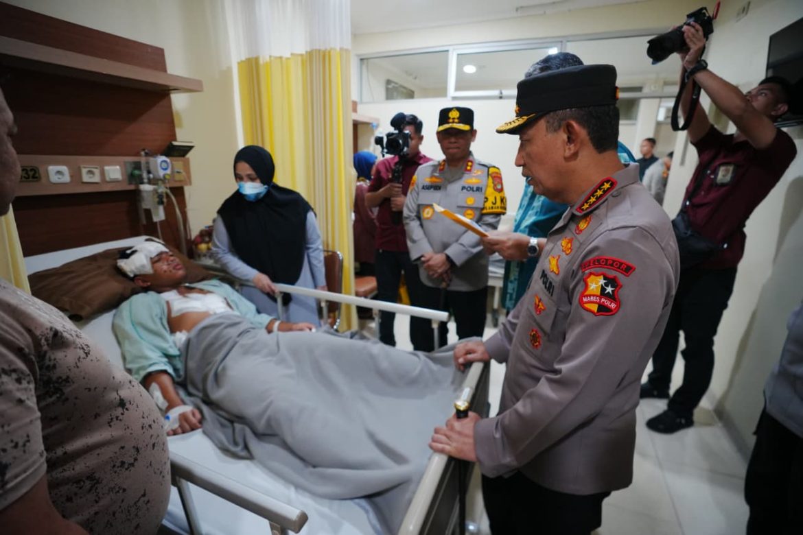 Kapolri dan Kapolda Metro Jaya Kunjungi Korban Ledakan SMAN 72, Pastikan Penanganan Medis Maksimal