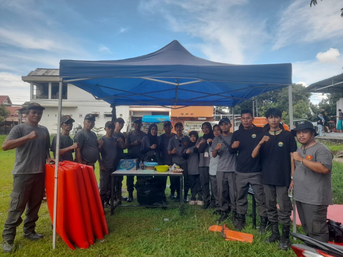 MASUK MUSIM PENGHUJAN,,ALIANSI PENCINTA ALAM BIRINGKANAYA RANGKUL SATLINMAS DAN WARGA MEMBERSIHKAN SUNGAI