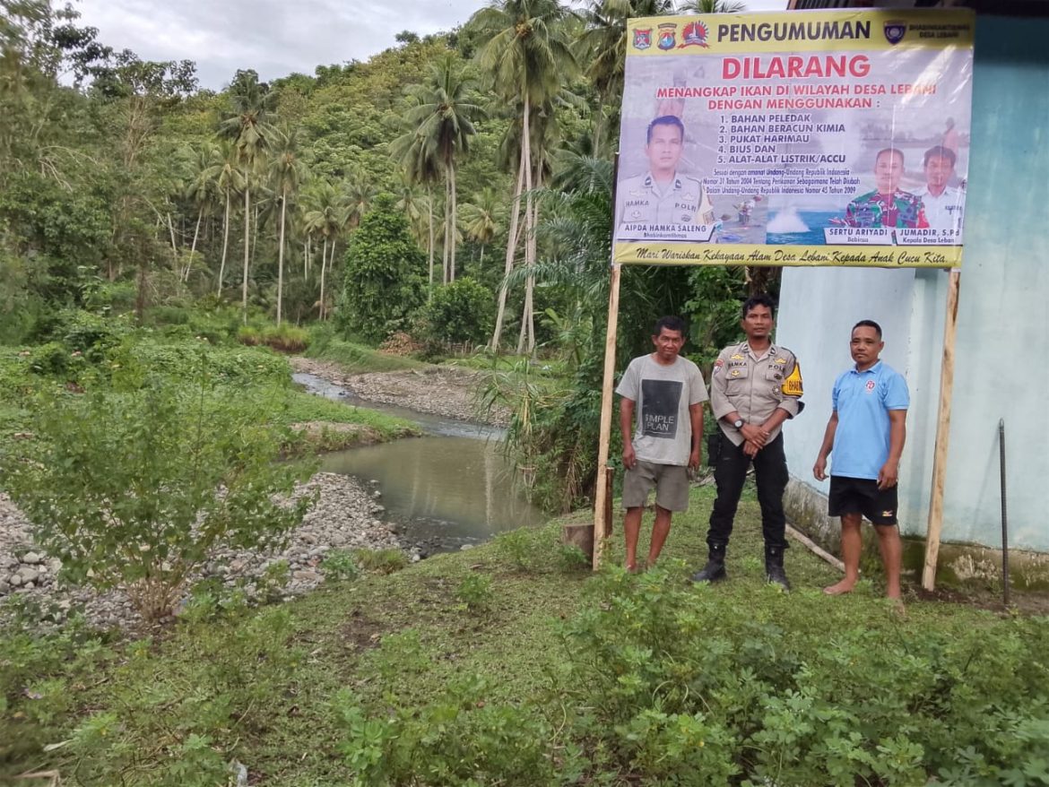 Cegah Penangkapan Ikan dengan Setrum Babinkamtibmas Lebani Pasang Baliho Himbauan Kamtibmas