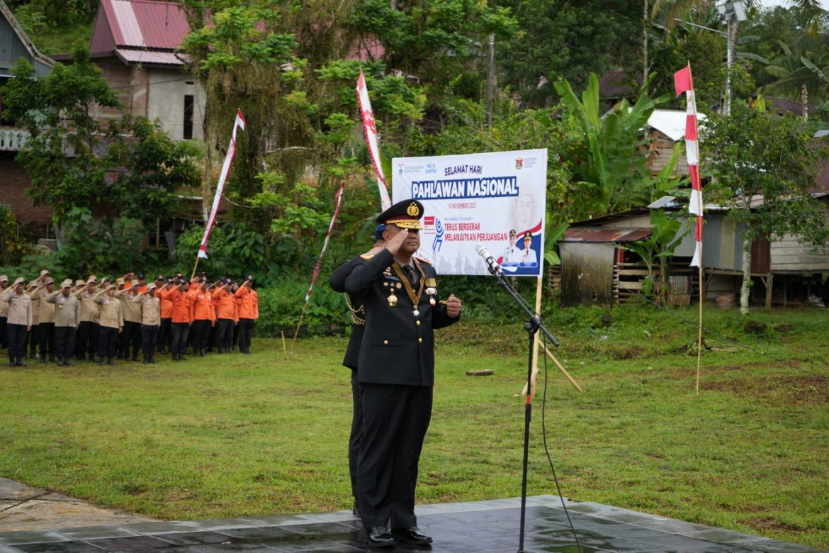 Kapolda Sulbar Pimpin Tabur Bunga di TMP Pattidi: Jasa Pahlawan Takkan Pernah Terlupa