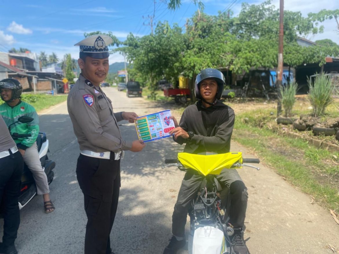 Subdit Kamsel Polda Sulbar Gencar Edukasi Keselamatan Jalan, Warga Mamuju Merespons Positif