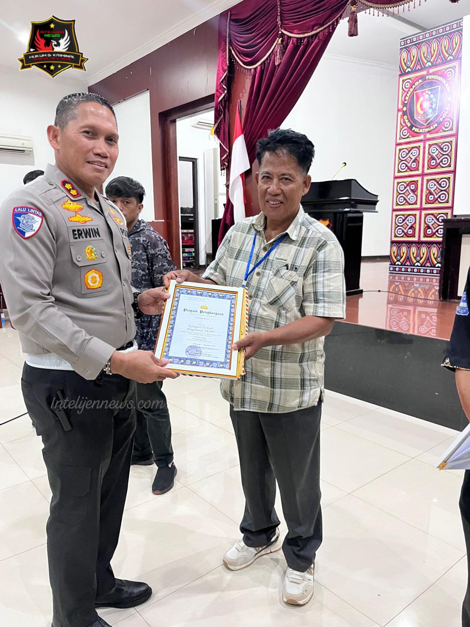 Dukung Transportasi Aman dan Tertib, Polres Pangkep Raih Penghargaan Kategori Sopir Teladan
