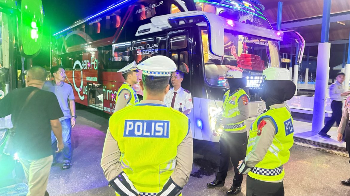 Ramp Check di Terminal Simbuang, Ditlantas Polda Sulbar Perketat Pengawasan Bus Jelang Lonjakan Mobilitas Nataru