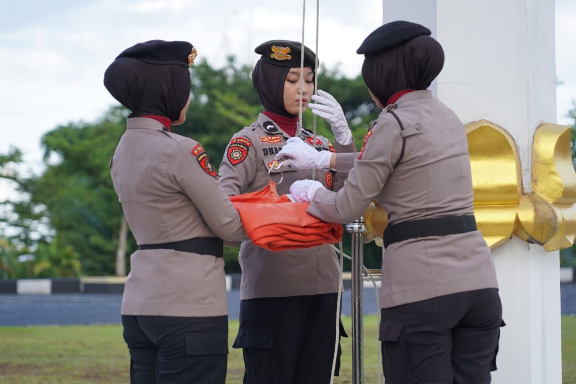 Hari Ibu di Polda Sulbar: Semua Perangkat Upacara Diambil Alih Polwan!