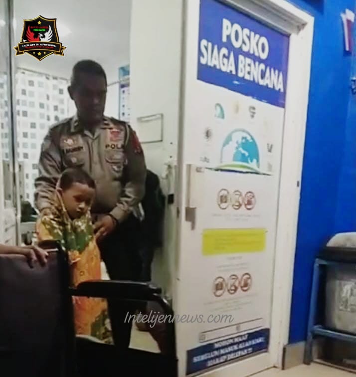 Pelayanan Prima Polri, Kanit Lantas Polsek Segeri Respon Permintaan Warga Antar Pasien dari Puskesmas ke Rumahnya