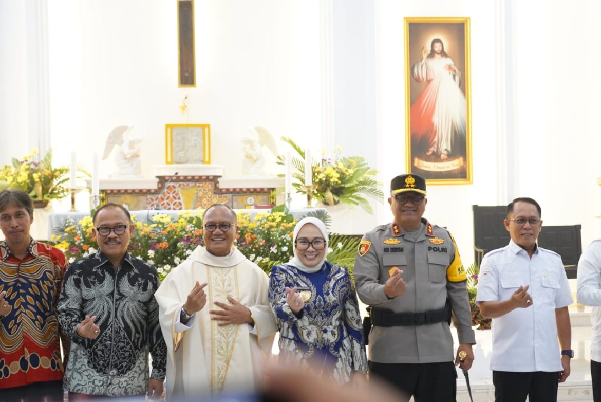 Patroli Malam Natal Bersama Forkopimda, Kapolda Sulbar: Pupuk Toleransi dan Pastikan Kamtibmas Kondusif
