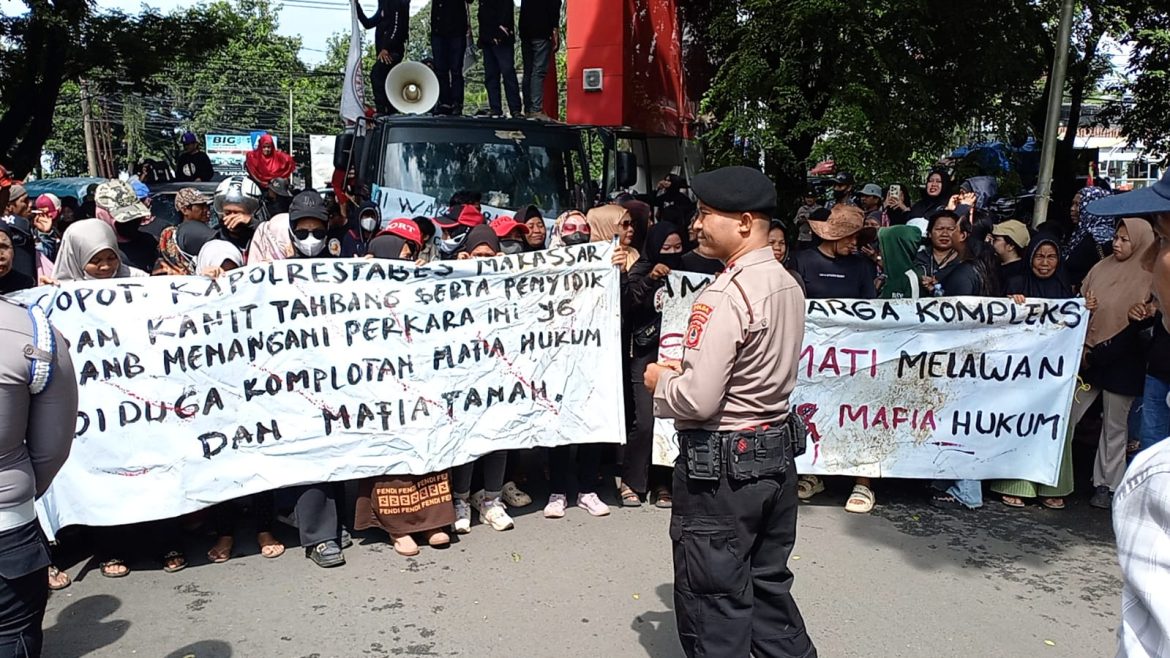 Kapolsek Biringkanaya Kedepankan Pendekatan Humanis Saat Aksi Damai Warga di Polda Sulsel