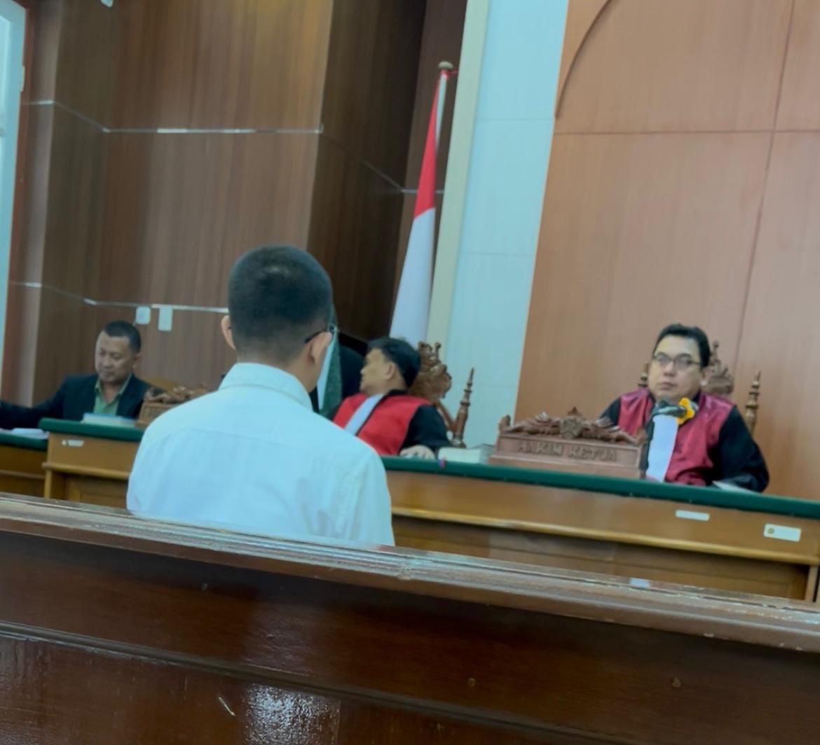 Eksepsi Kuasa Hukum Yan Christian Gunawan Tolak Seluruh Dakwaan JPU. Penasihat Hukum melalui eksepsinya meminta agar Terdakwa dibebaskan dari tahanan.