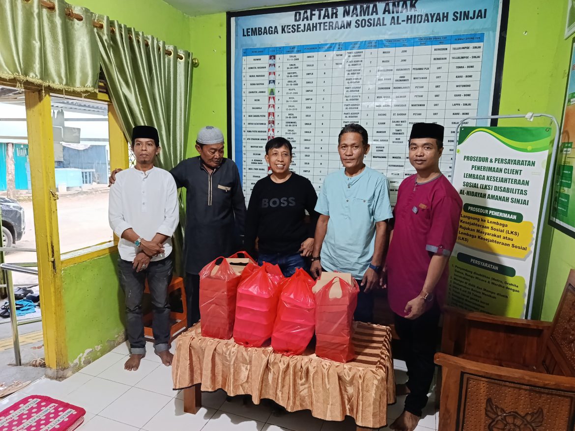 DPD AMJI-RI  Kabupaten Sinjai berbagi Takjil wujud kepedulian sosial Organisasi Insan Pers