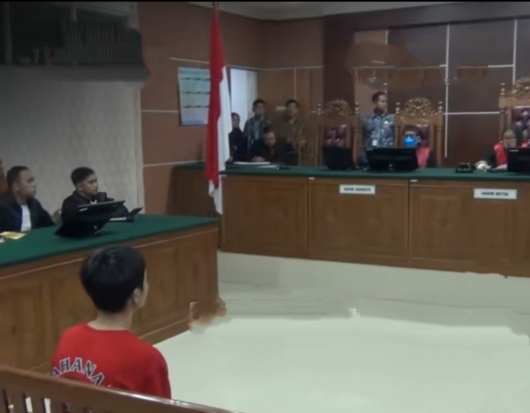 ABK Fandi Ramadhan Divonis 5 Tahun Penjara, Disambut Pelukan dan Tangis Sang Ibu di PN Batam