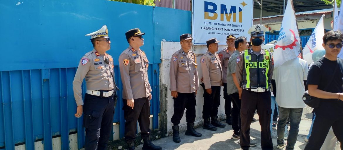 Aksi FSPMI di KIMA Berlangsung Kondusif, Dipimpin Langsung Kapolsek Biringkanaya.