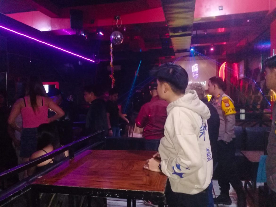 Operasi Malam Digelar, Kapolsek Biringkanaya AKP Kurniawan  A. Malik, S.I.K. Sisir THM Kima Raya Makassar