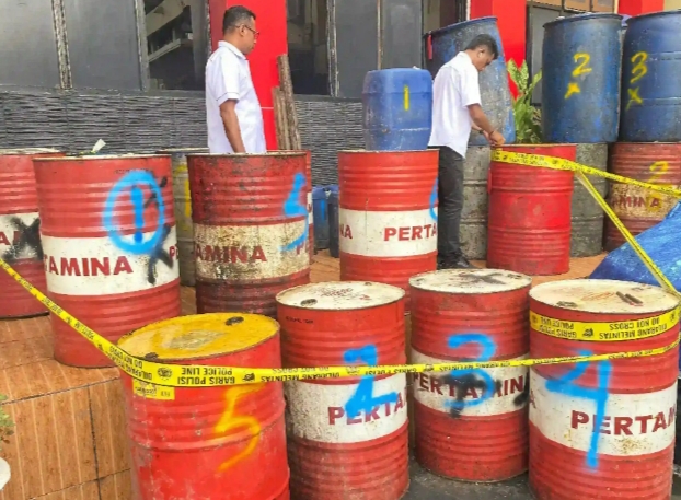 Polda Maluku Berhasil Amankan Tiga Tersangka Pelaku BBM Oplosan di Ambon