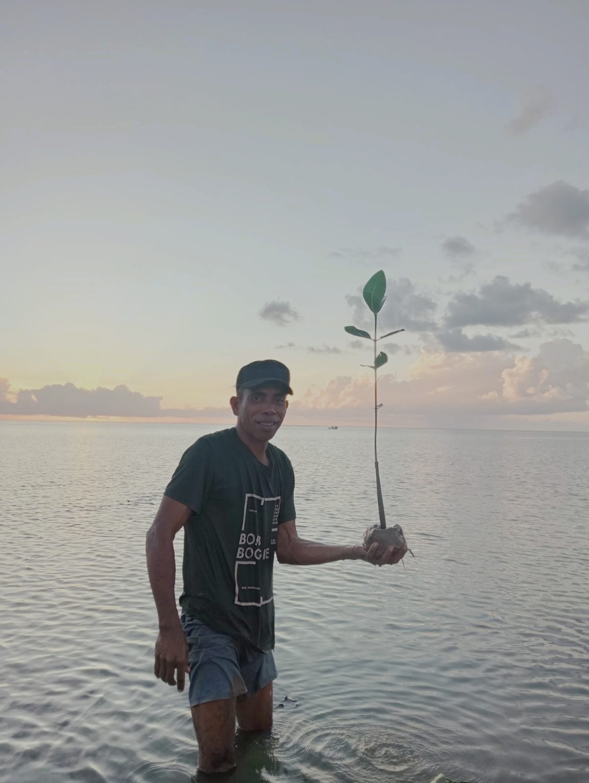 Dari Mimbar Kelumpur, Pemuda Gereja Tanam Harapan di Pesisir Adodo Molu