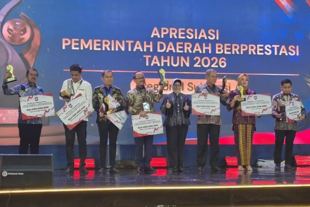 Hadiri Acara Apresiasi di Kendari, Bupati Yaumil Terima Penghargaan Daerah Berprestasi