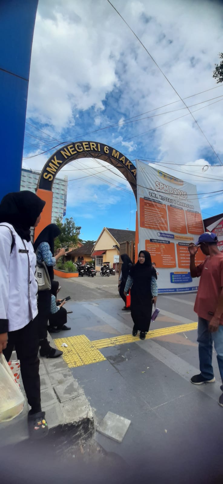 Diduga PLT Kepsek SMK Negeri 6 Makassar Lakukan Punglia Dana Sertifikasi