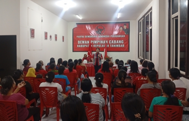 Mercy Barends Temui Ibu-Ibu Manis, Tanimbar, Serap Aspirasi UMKM dan Keluarga