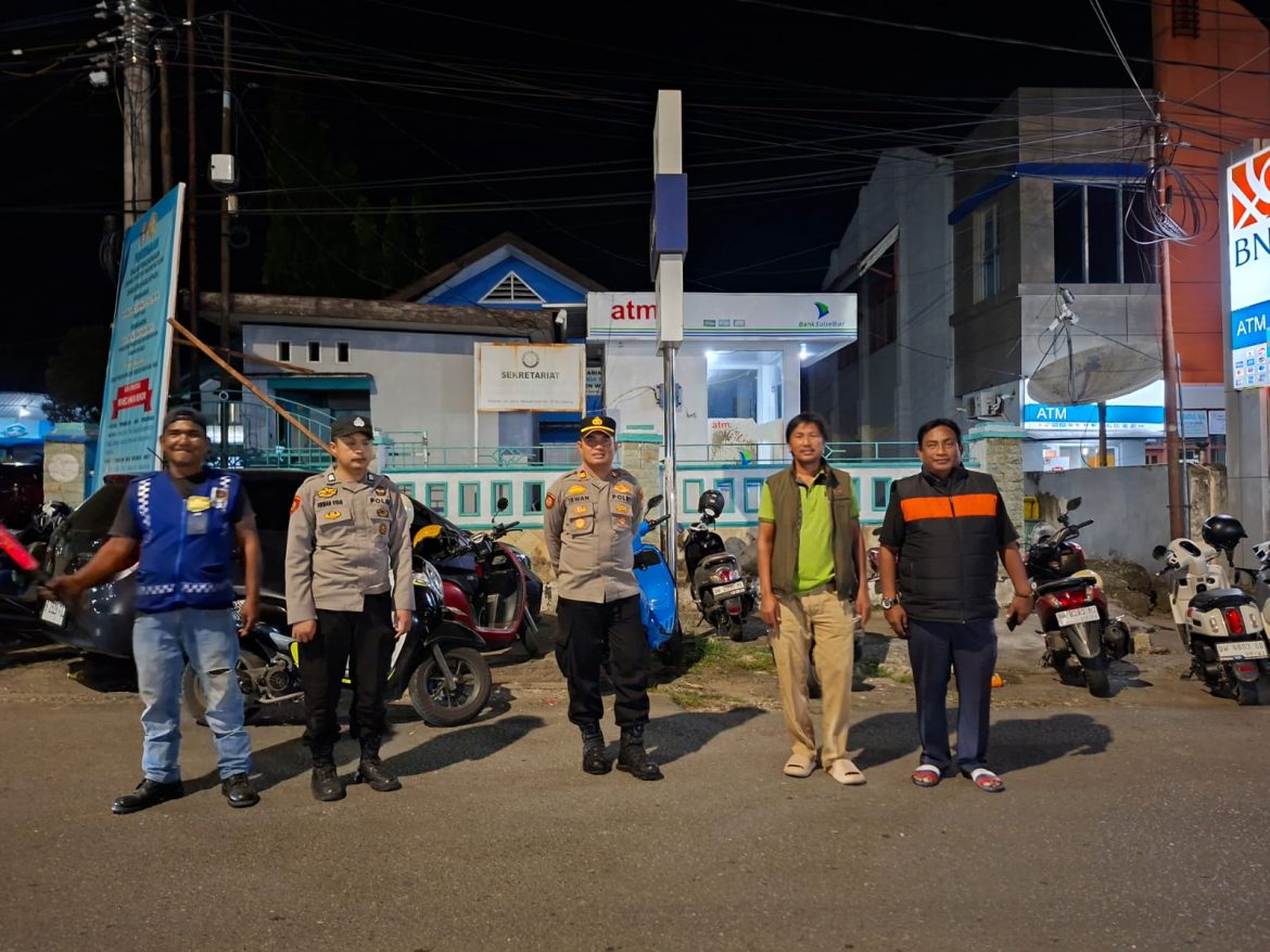 *Kapolsek Tempe Pimpin Patroli Biru, Antisipasi Gangguan Kamtibmas di Malam Hari*
