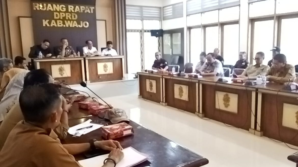 KOMISI I DPRD WAJO GELAR RDPU BAHAS ASPIRASI WASPAMOPS LMR RI SULSEL, SEPAKAT BELUM ADA TARIF PENGOPERAN HAK HINGGA TERBIT REGULASI