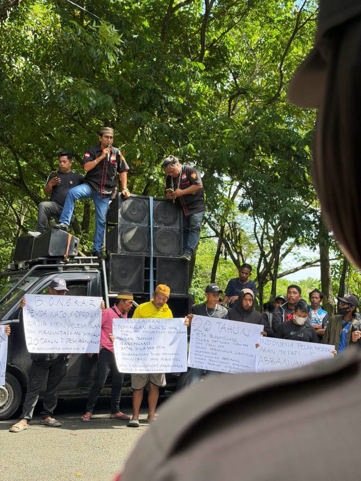 Ratusan Warga Desa Abbanuangnge Dikawal WASPAMOPS LMR RI Sulsel Datangi DPRD Wajo, Tuntut Penyelesaian Persoalan yang Mangkrak Puluhan Tahun