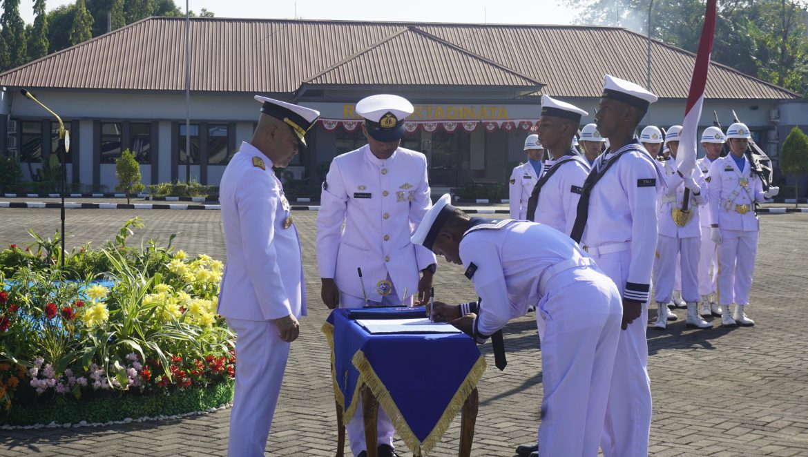 Wadan Kodiklatal Resmi Lantik Kesatria Muda Pengawal Samudra Angkatan XLVI Di Satdik-2 Makassar